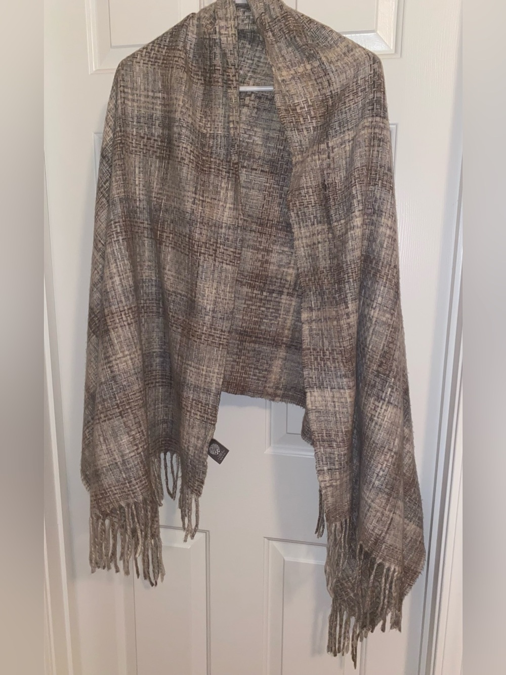 Vince Camuto Brown & Cream Plaid Fringed Wrap